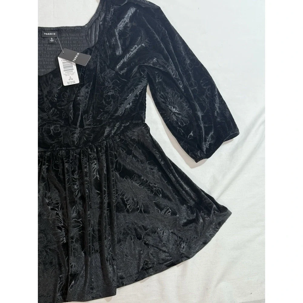 Torrid Blouse Womens Sz 2 Black Velvet Peplum Boho Sweetheart Smocked 18-20 NWT - Picture 4 of 6